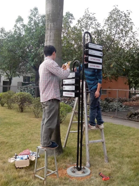 花都珠寶小鎮燈箱施工安裝現場圖