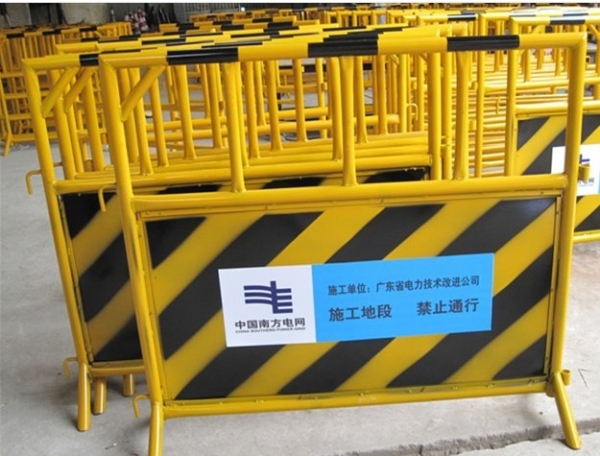 施工圍敝牌,鐵馬護欄