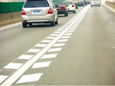 減速慢行標線-交通標線