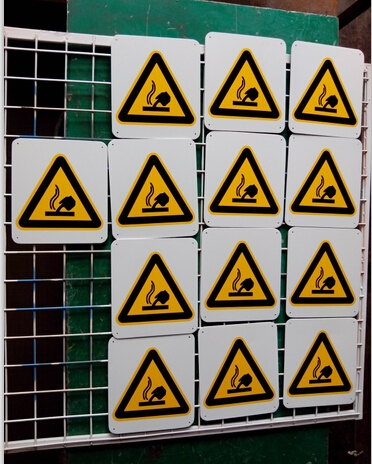 小心燙傷標志牌